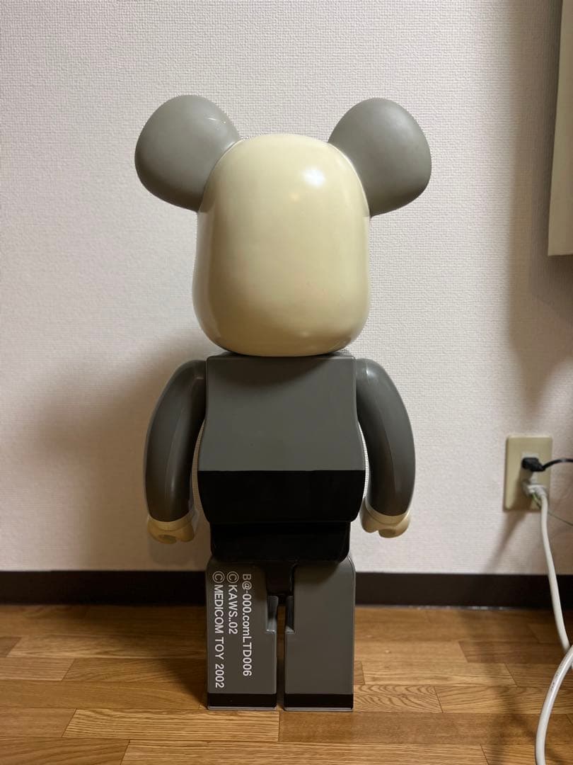 クリアファイル kaws 1000%