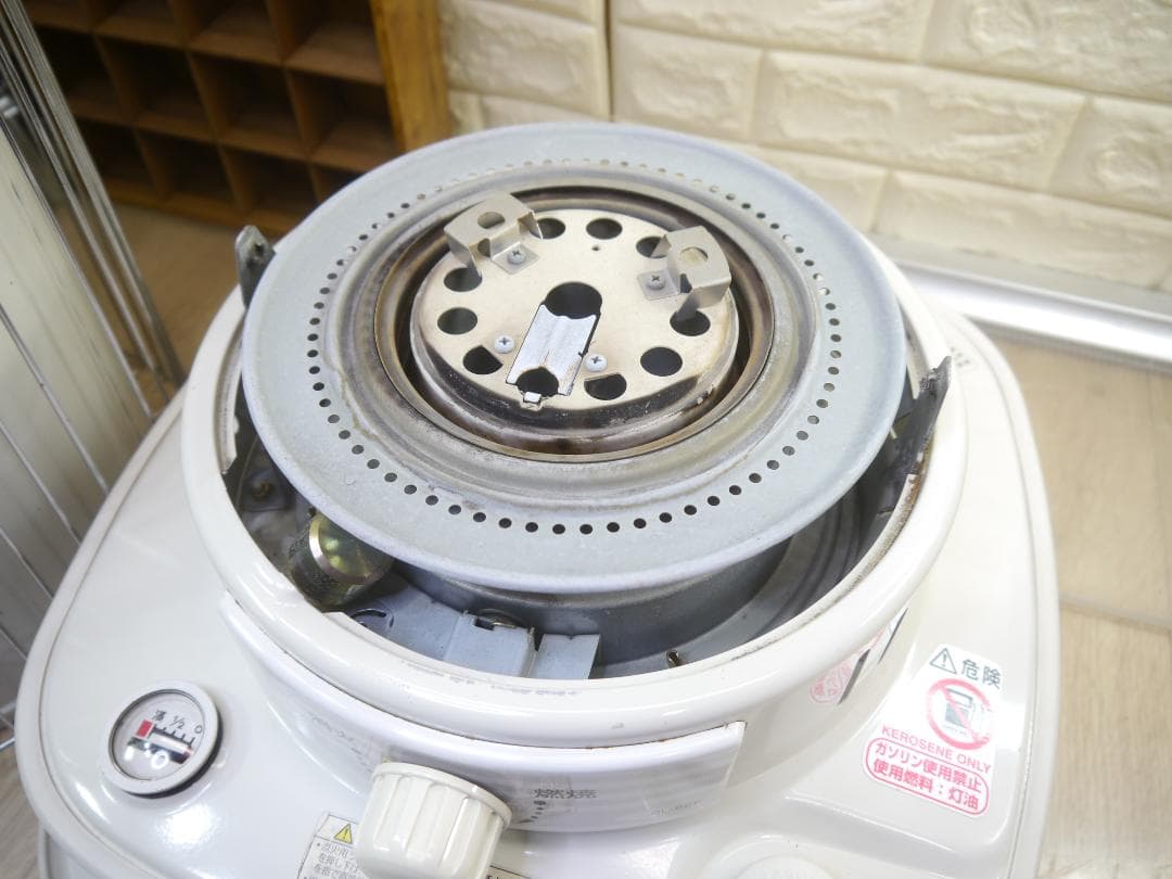 送料込み◆2013⑥◆コロナ　灯油ストーブ 円筒形 ホワイト