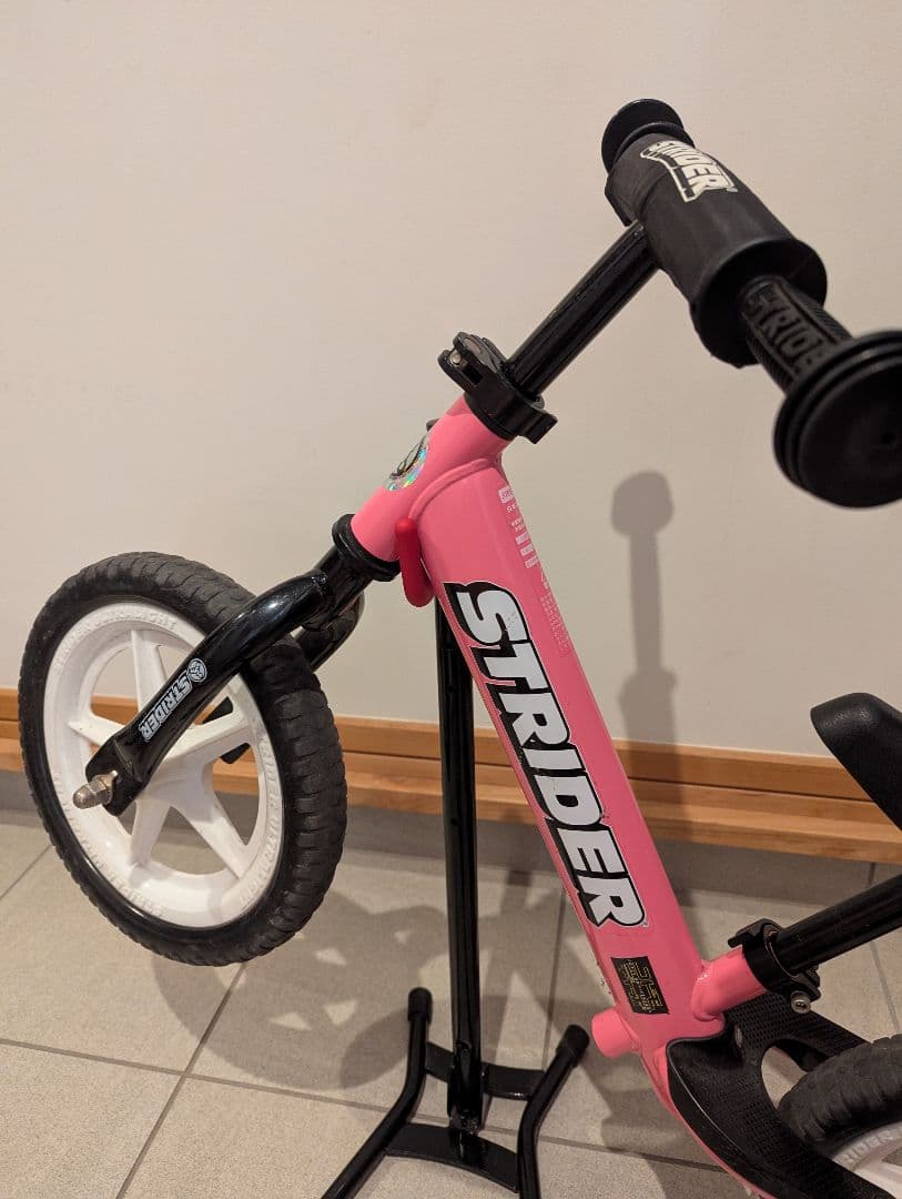 STRIDER ストライダー ピンク カスタム コドモディーポ スタンド付き