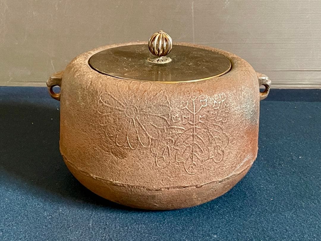 割引❣️「祖」 大國 藤兵衛 政所釜 菊桐地紋 炉釜 共箱 茶道具(1126あ⑤)