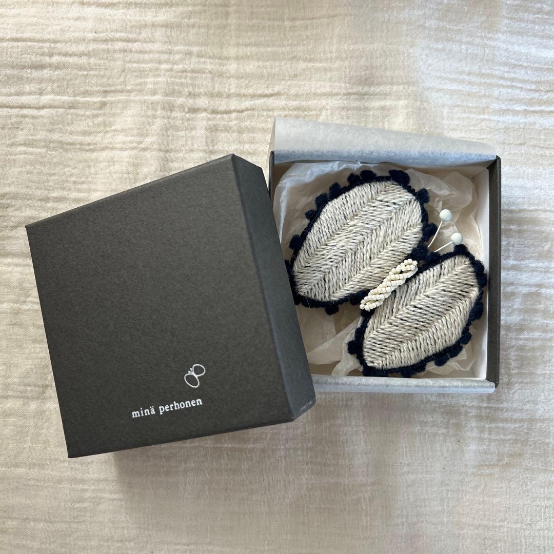 【新品未使用】ミナペルホネン ファルファッレ ブローチ アイボリー