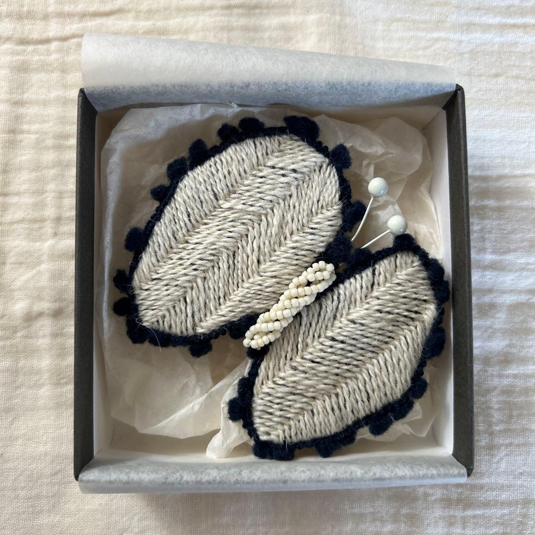 【新品未使用】ミナペルホネン ファルファッレ ブローチ アイボリー