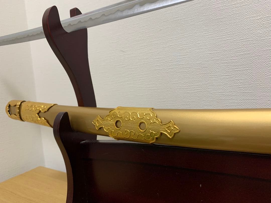 【特選模造刀/金彩拵】日本刀 太刀 超超薄刃 美しい刃文 儀礼 儀式 威光 樋入