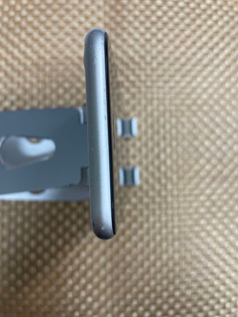 iPhone SE 第3世代 128 GB スターライトSIMフリー【7304】