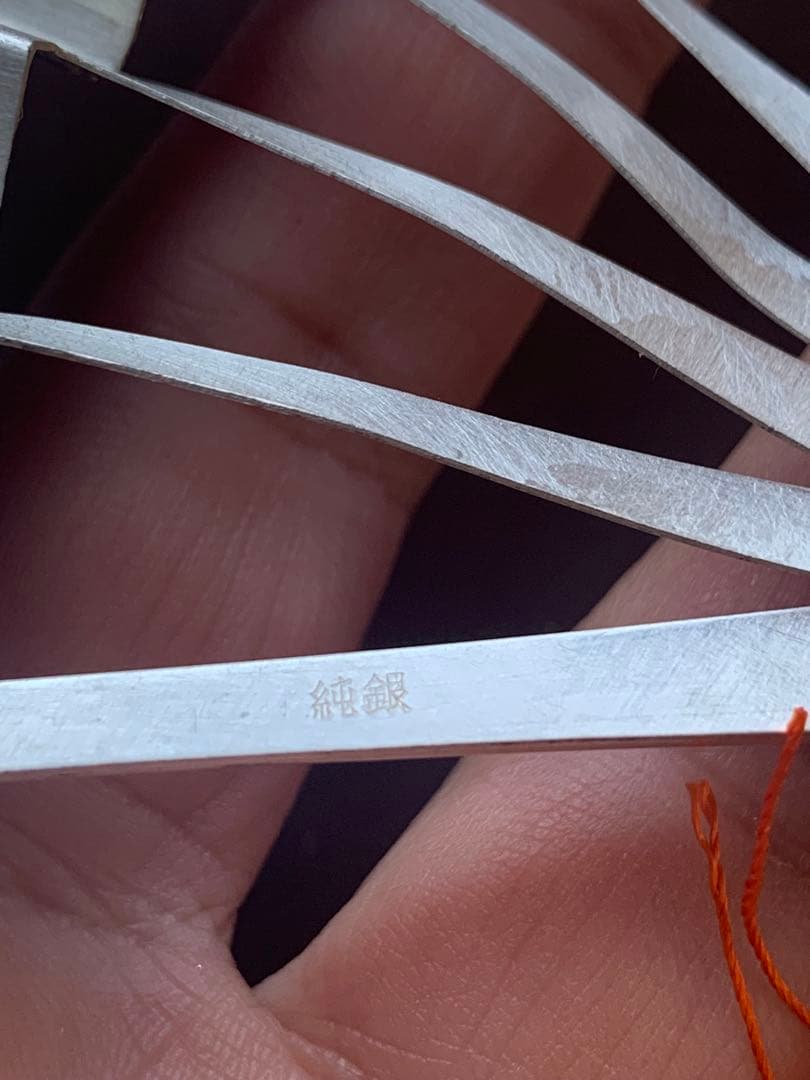 銀製　金箔 純銀製装飾の扇子 梅と松のデザイン