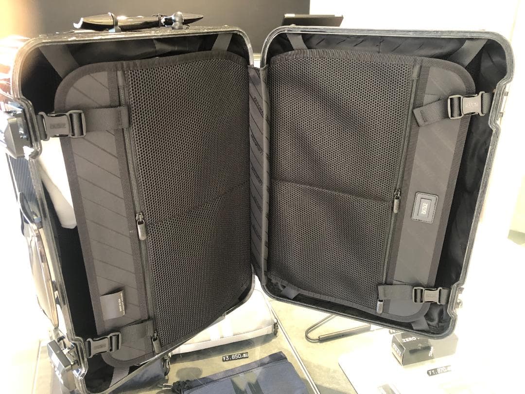 定価495,000円ゼロハリバートン　カーボンファイバー　キャリーケースUSA