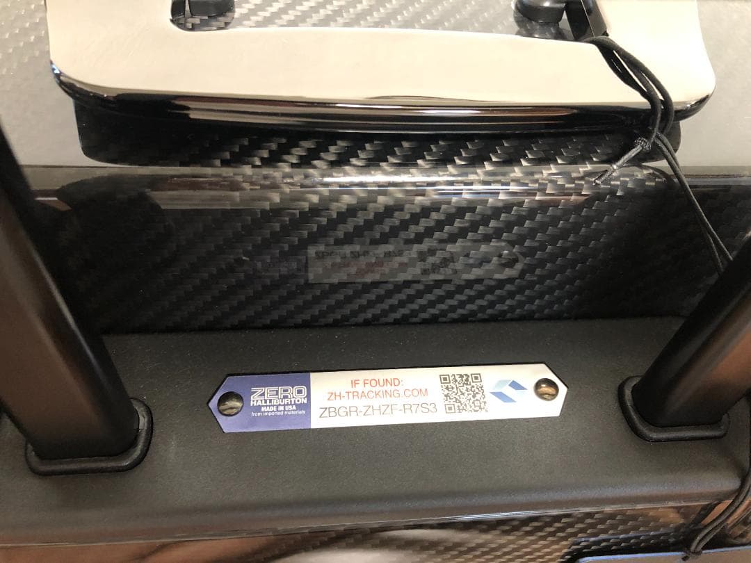 定価495,000円ゼロハリバートン　カーボンファイバー　キャリーケースUSA