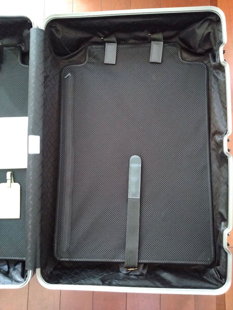 希少【RIMOWA×Lufthansa】 　 Titanium Gold