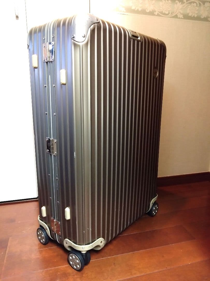 希少【RIMOWA×Lufthansa】 　 Titanium Gold