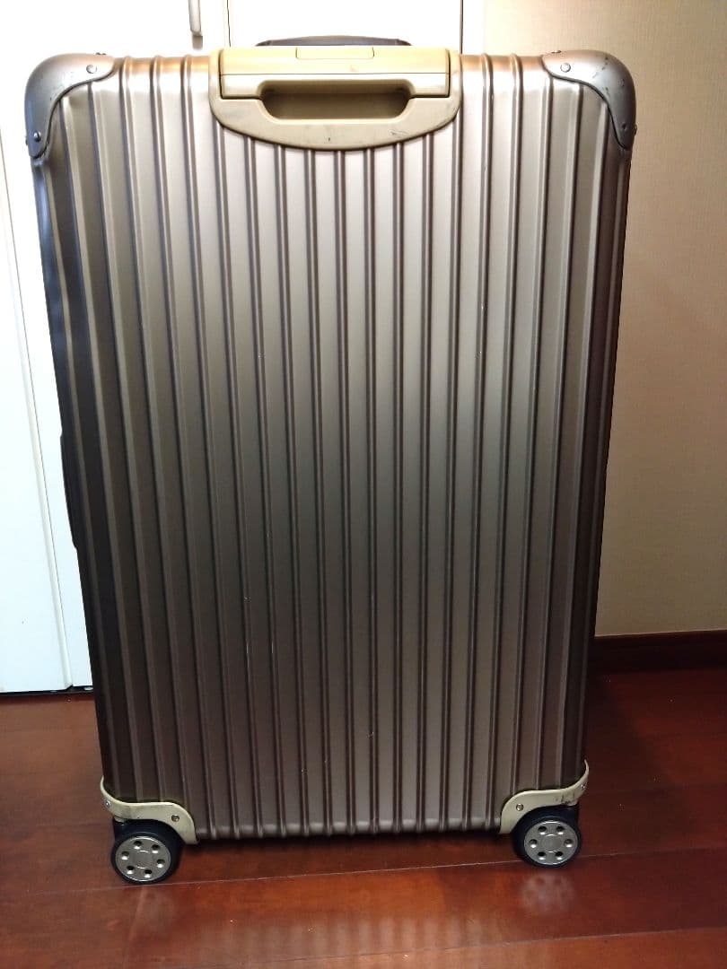 希少【RIMOWA×Lufthansa】 　 Titanium Gold