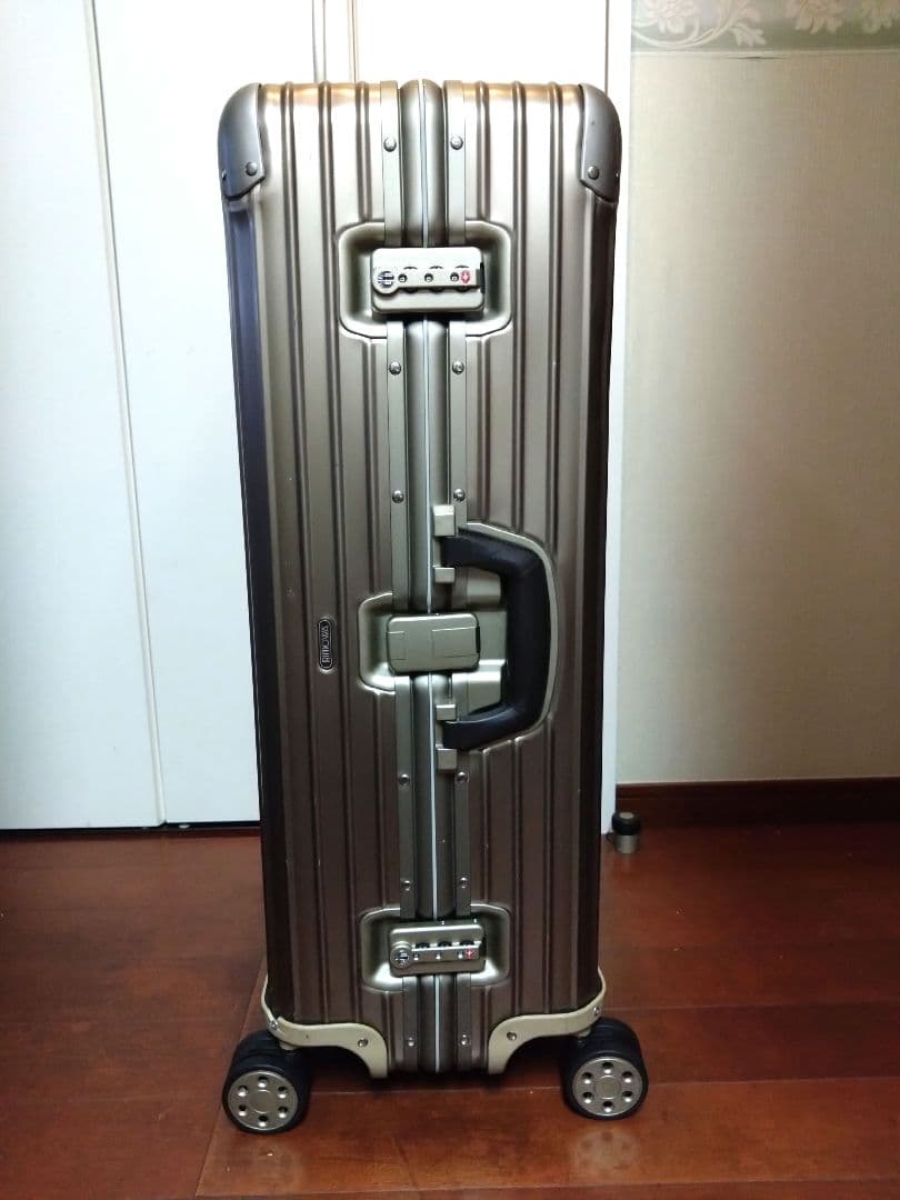 希少【RIMOWA×Lufthansa】 　 Titanium Gold
