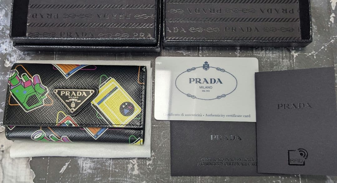 伊*崎様 【限定新品・週末値下げ】PRADA プラダ　サフィアーノ マルチカラー