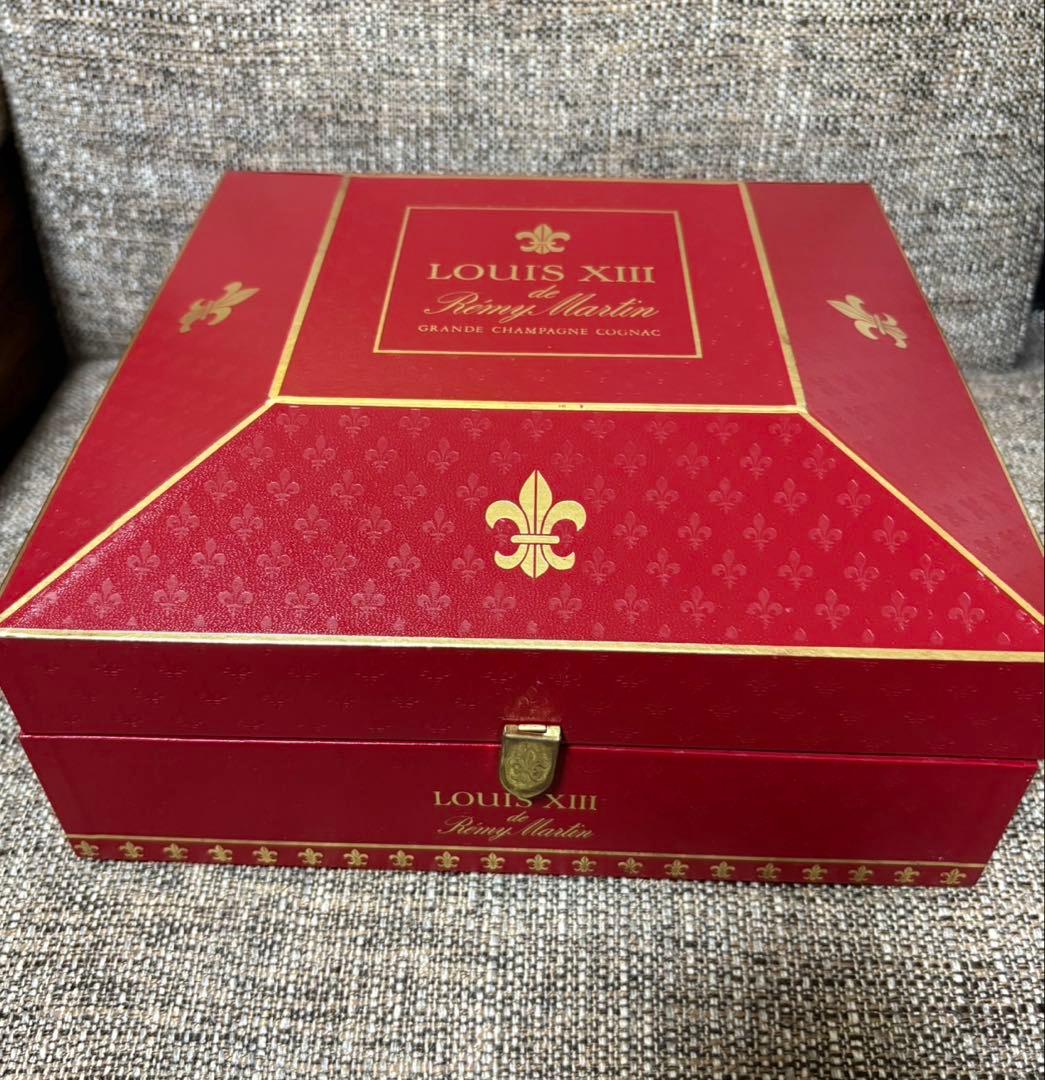 ルイ13世ブランデーの空き瓶。（箱あり）