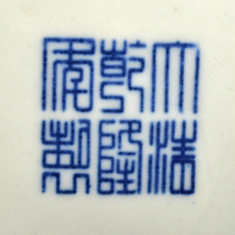 中国　大清乾隆年製款　青花　山水人物文　八角面取瓶　M　R7289B