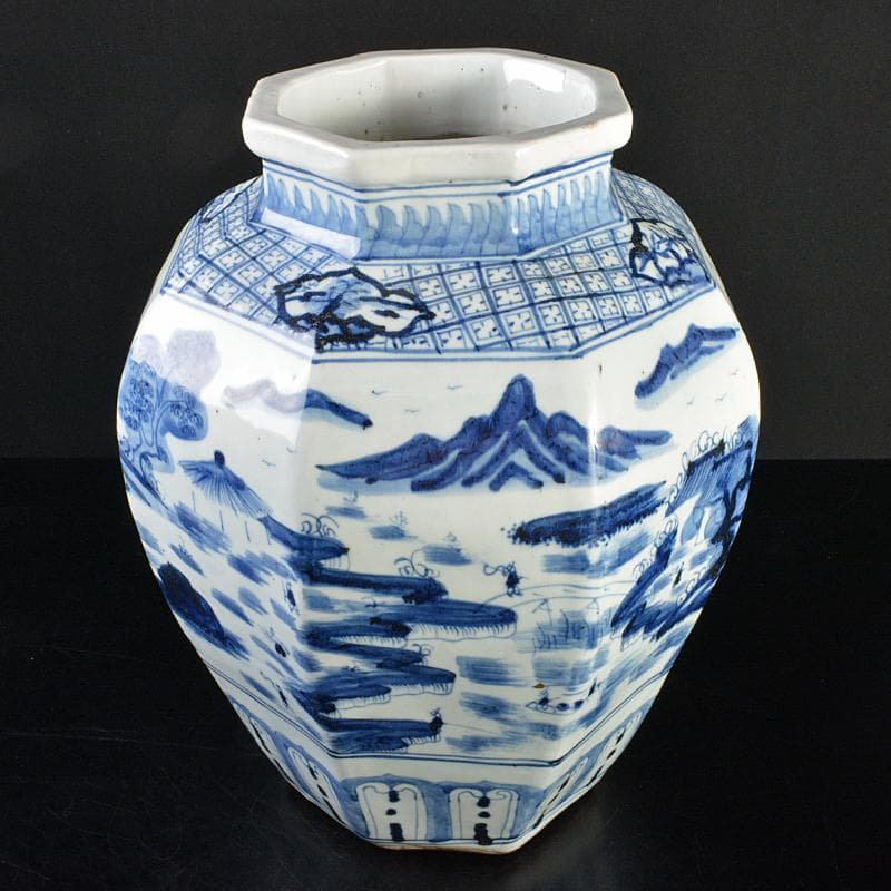 中国　大清乾隆年製款　青花　山水人物文　八角面取瓶　M　R7289B