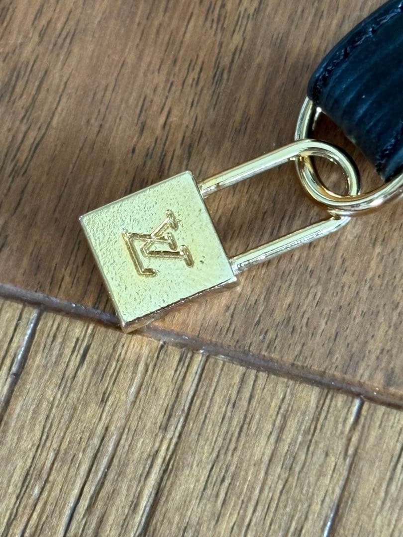 【未使用】LOUIS VUITTON ブラックレザー ストラップ