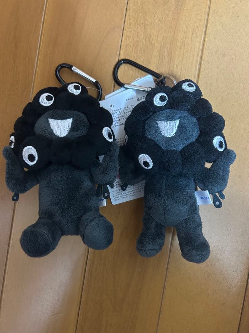 黒ミャクミャク 立ち・座り カラビナ付き 2体セット