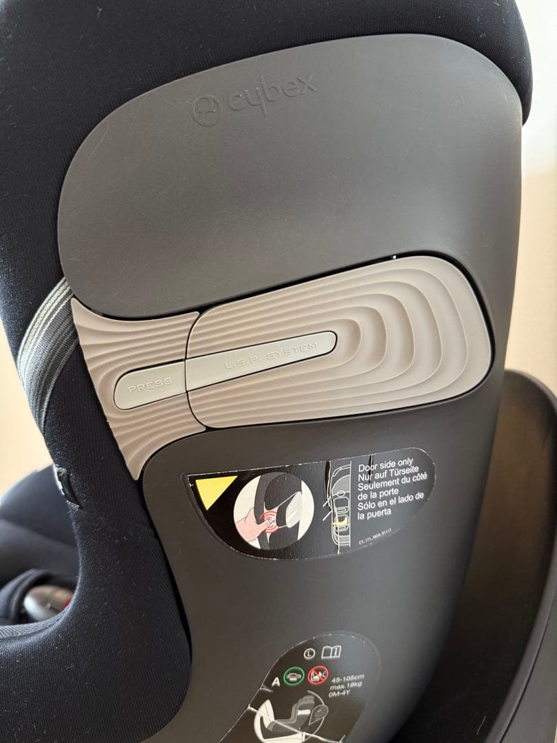 たろ　Cybex シローナS i-size ブラック チャイルドシート