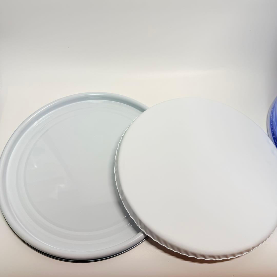 限定50名　鬼滅の刃　明治おいしい牛乳隊　の座れる缶　B3タペストリー入り