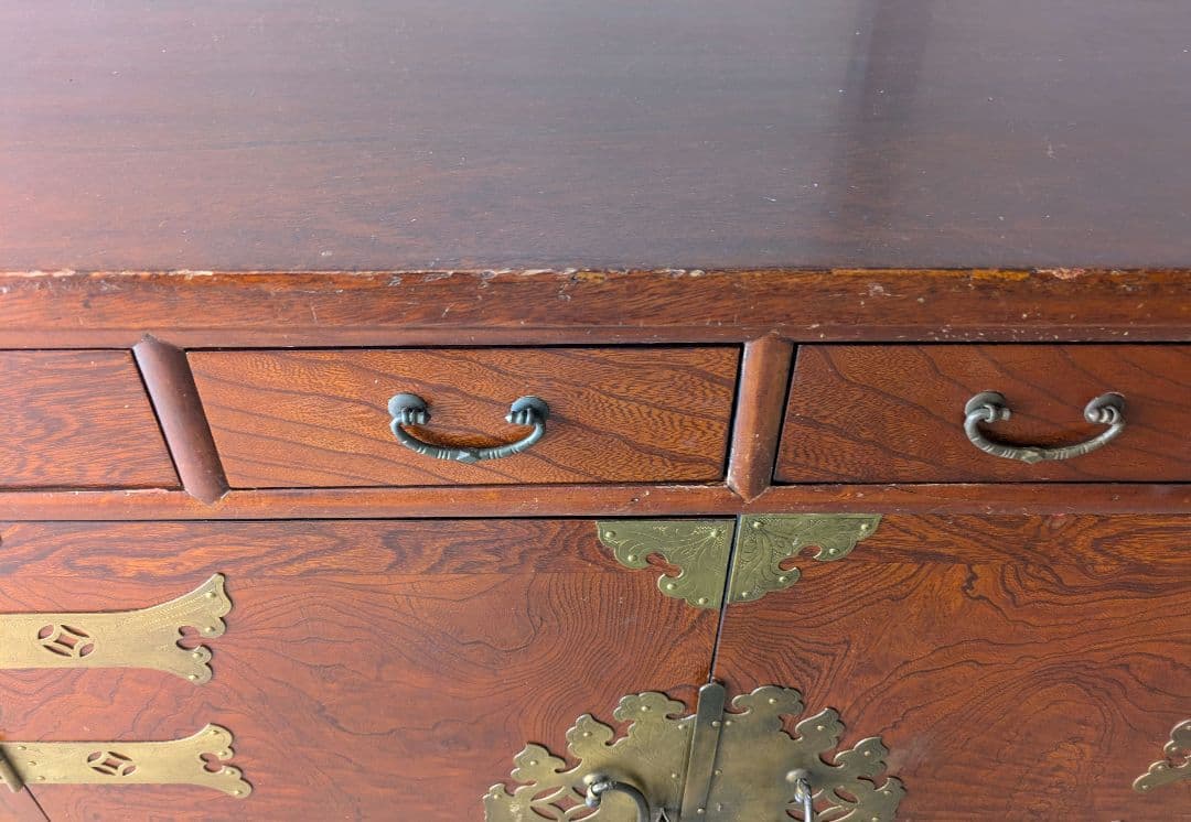 李朝家具の韓国箪笥　アジアン家具　アンティーク