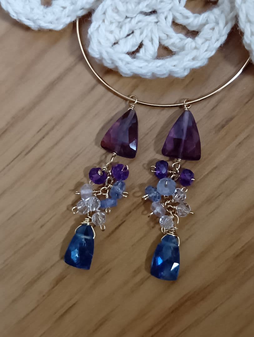 590/14kgfパープルフローライト×カイヤナイト他８点ピアス