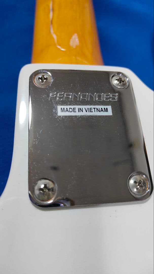 FERNANDES ジャズベース ホワイト