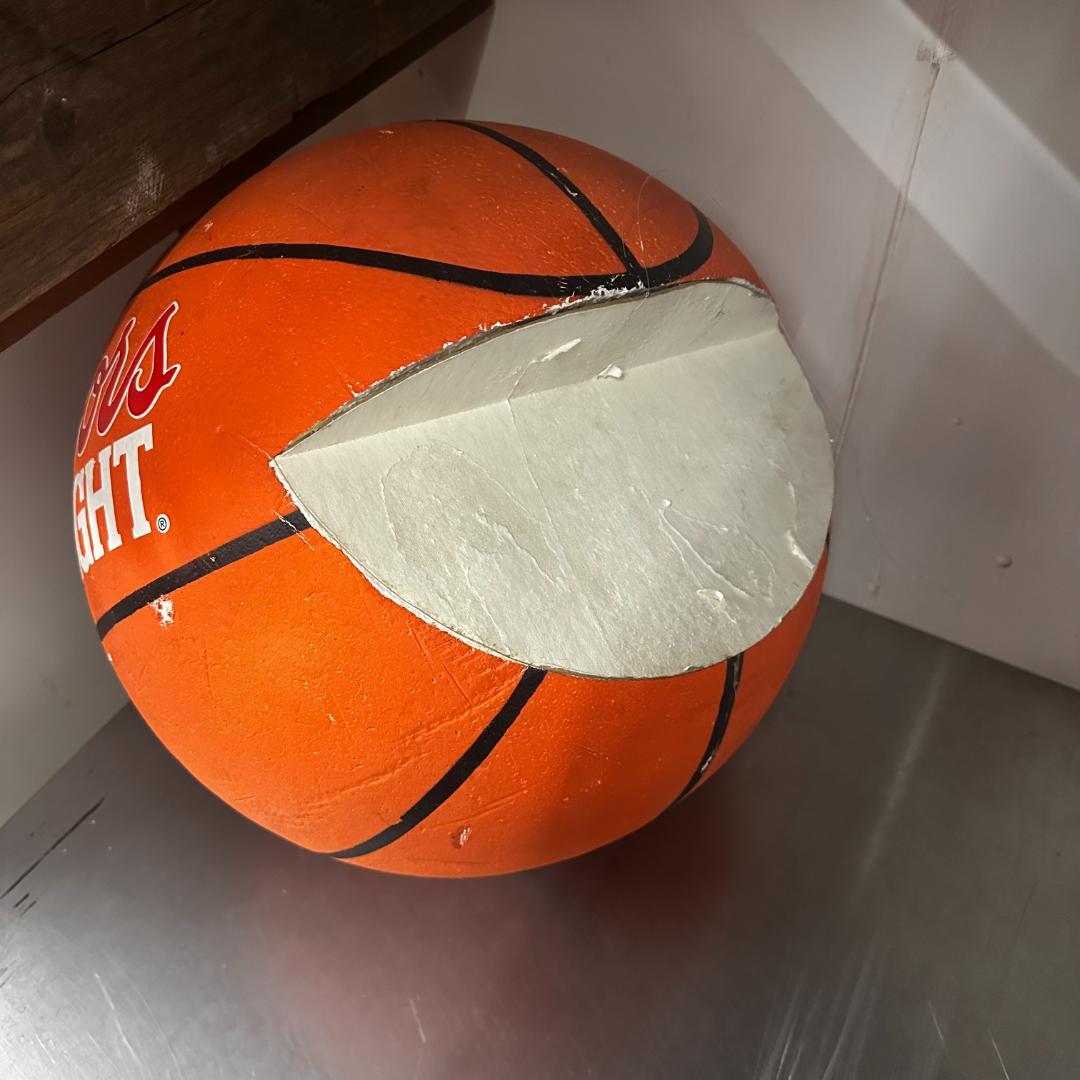 1995年製 クアーズライト発砲スチロール製バスケットボールディスプレイ①