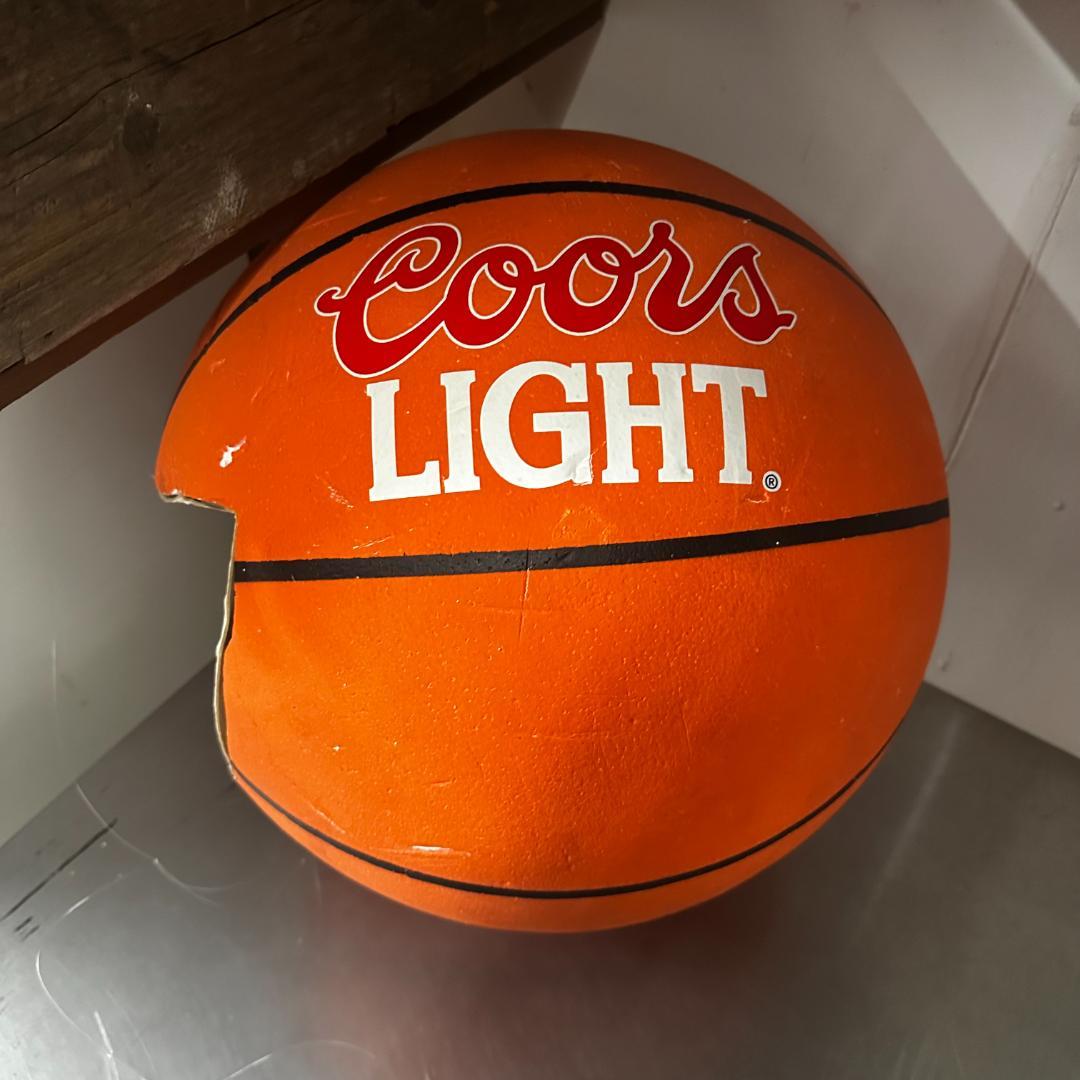 1995年製 クアーズライト発砲スチロール製バスケットボールディスプレイ①