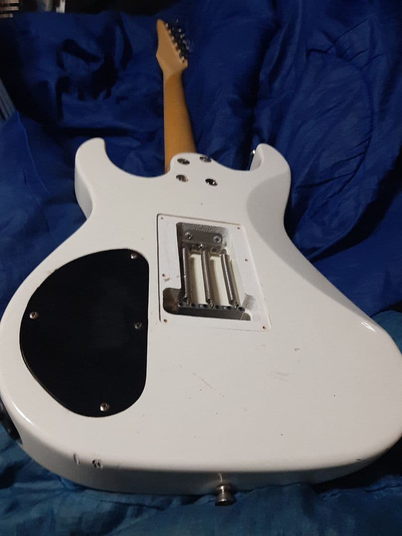 ジャンク世界に1本ＡＩＹストラトタイプギターSSH白24F調整済