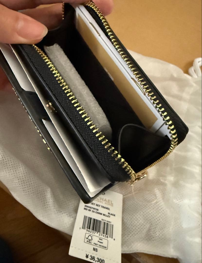 バイキンマン。MICHAEL KORS 二つ折り財布 ブラック