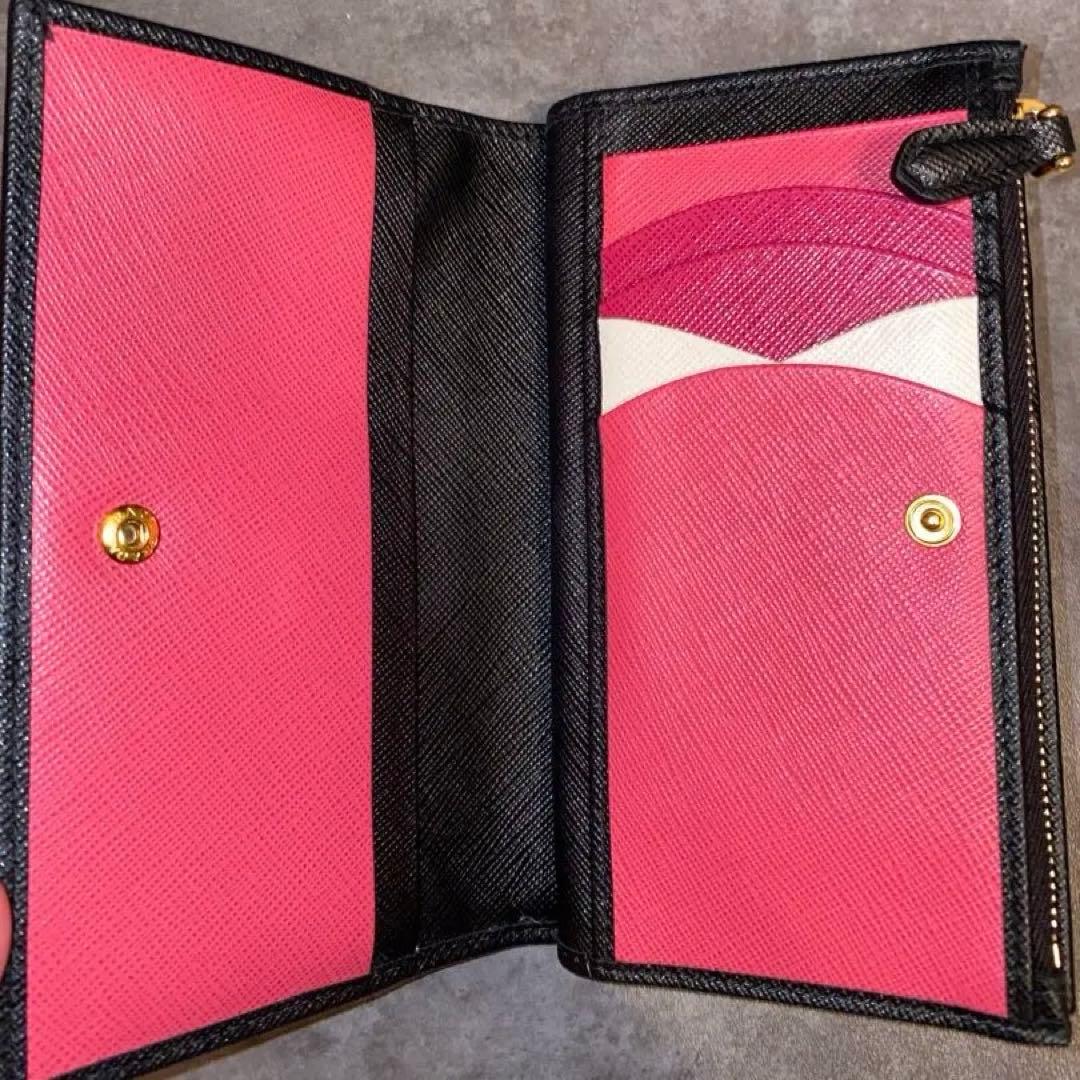 PRADA プラダ　二つ折り財布