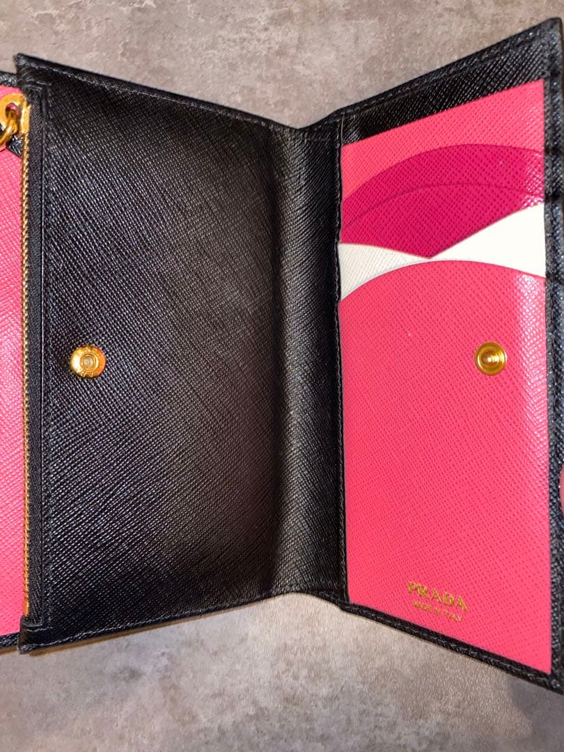 PRADA プラダ　二つ折り財布