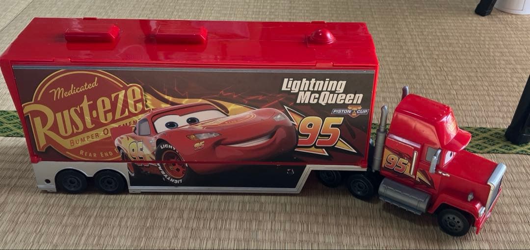 たくさんのせよう！大きなマックトレーラー