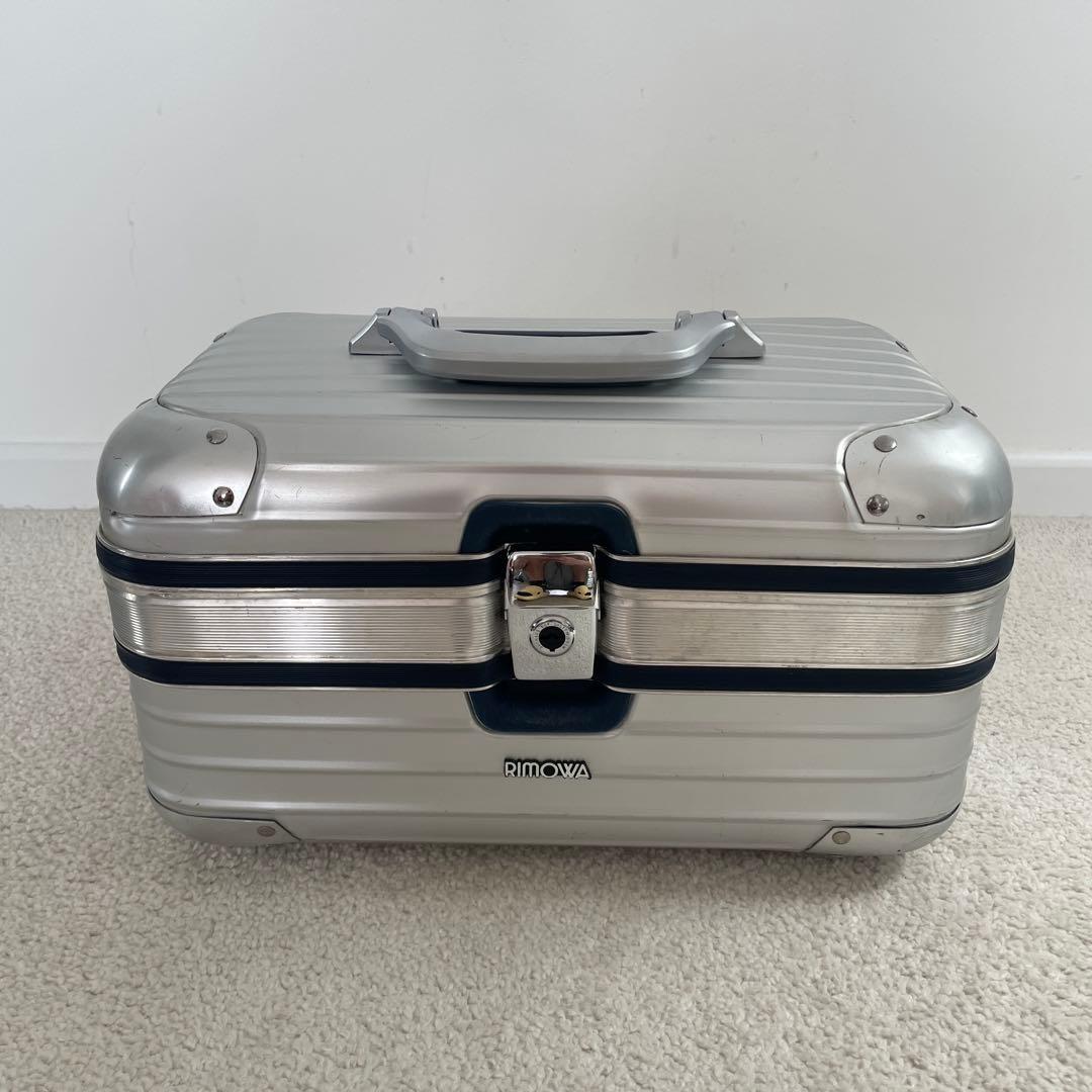 希少 RIMOWA シルバーインテグラル ビューティケース 18L アルミニウム