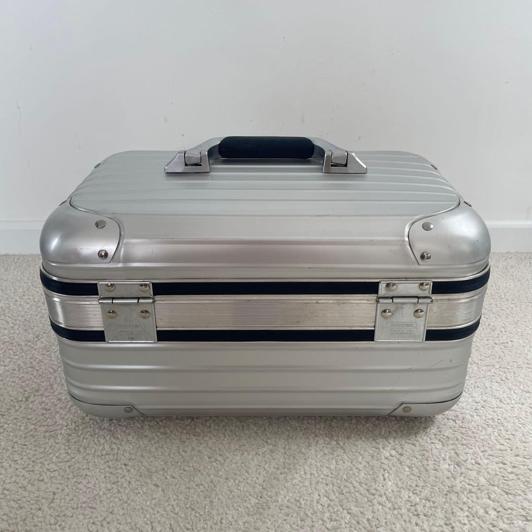 希少 RIMOWA シルバーインテグラル ビューティケース 18L アルミニウム