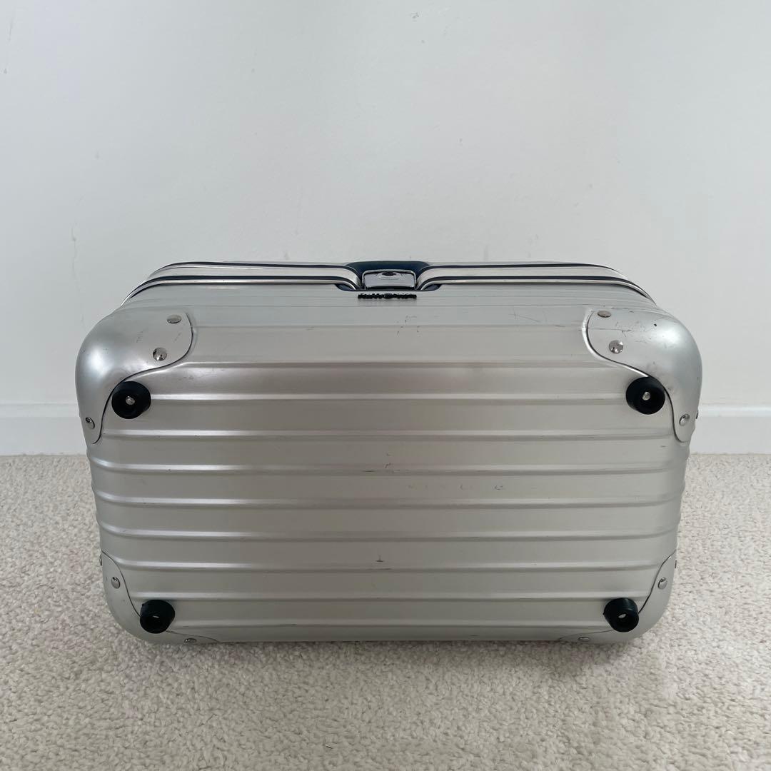 希少 RIMOWA シルバーインテグラル ビューティケース 18L アルミニウム