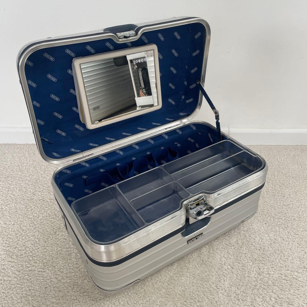 希少 RIMOWA シルバーインテグラル ビューティケース 18L アルミニウム