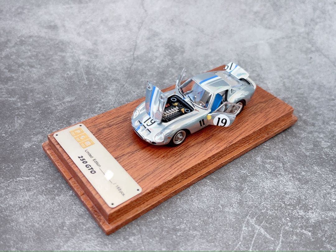 絶版 PGM 1/64 フェラーリ　250 GTO #19