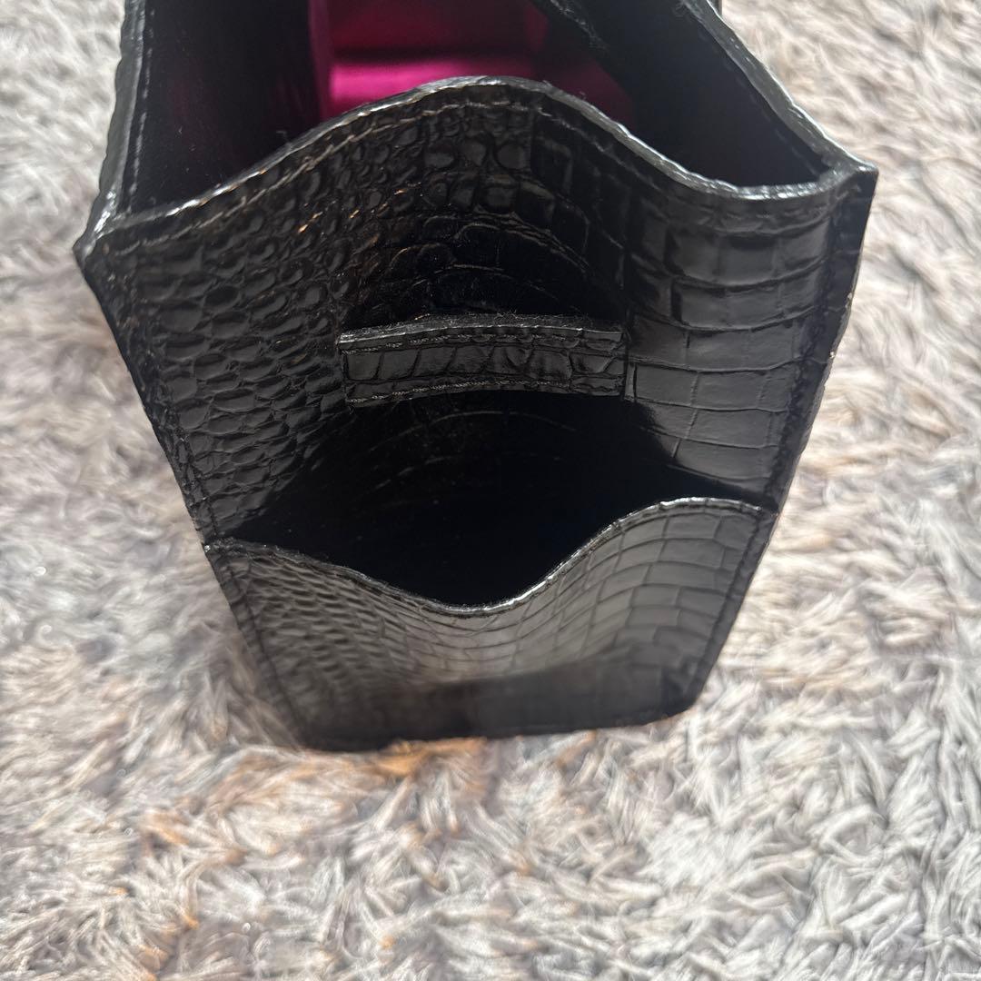 クロコダイル 調の型押し　ハンドバッグ　黒
