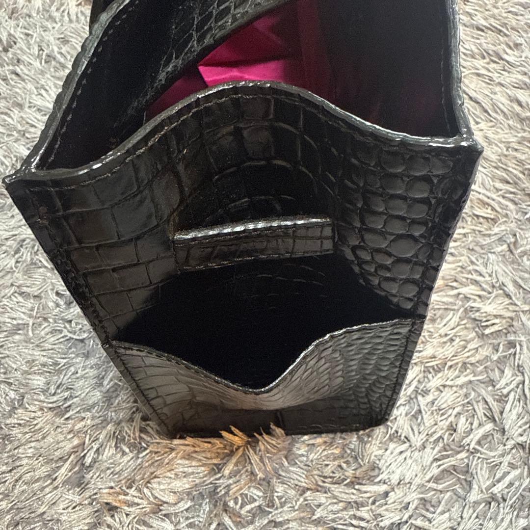 クロコダイル 調の型押し　ハンドバッグ　黒