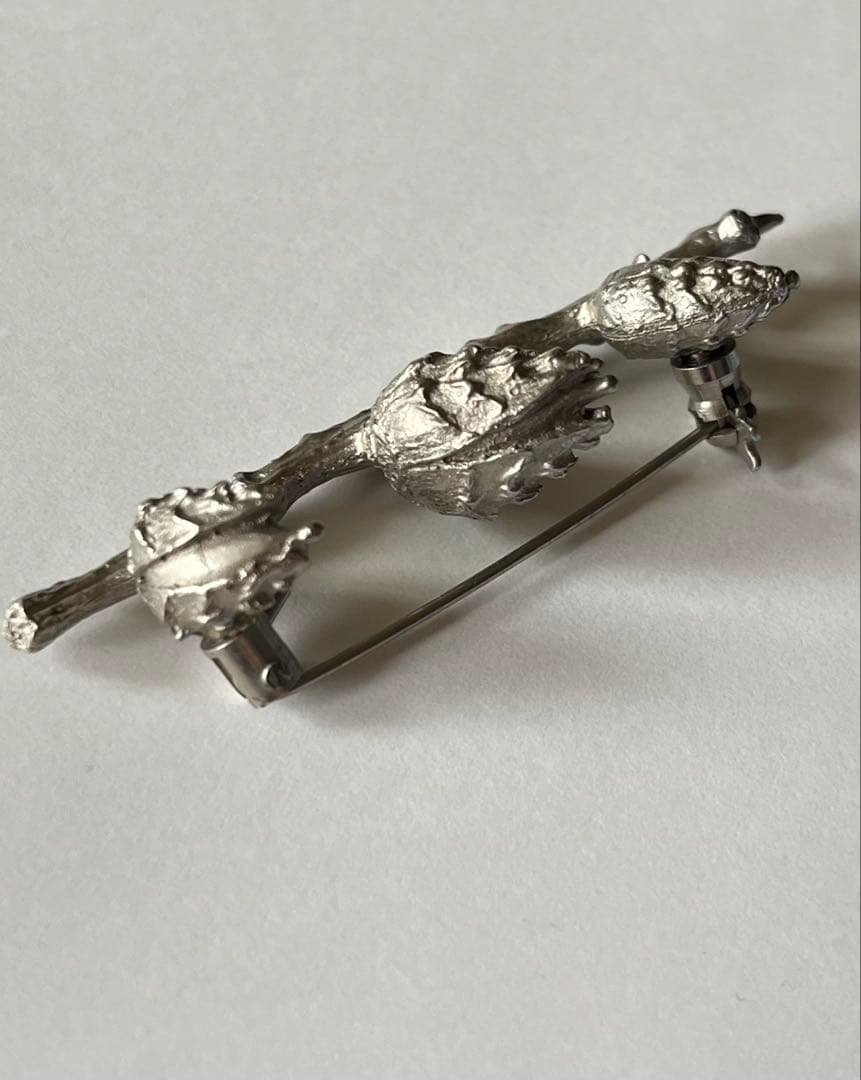 ミナペルホネン　ブローチ　枝に木の実