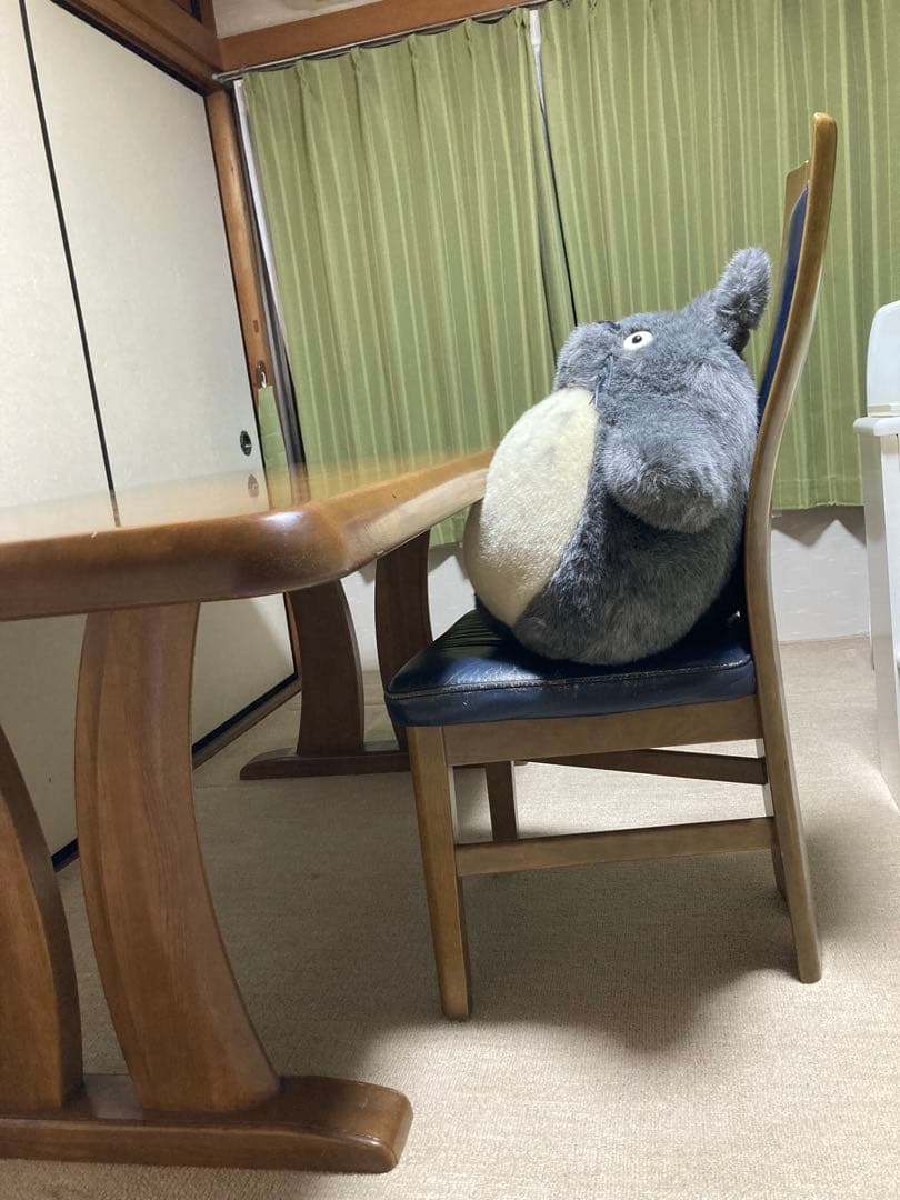 カリモク　一枚板の木製ダイニングテーブル