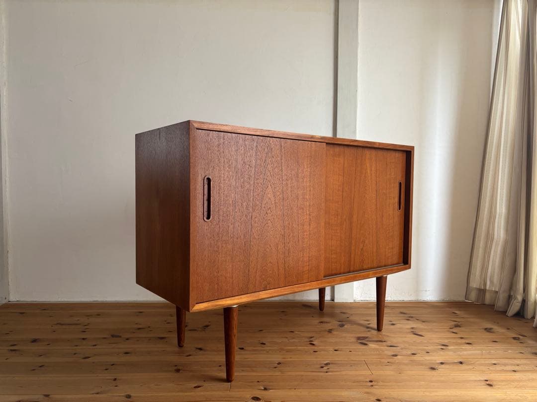 Hundevad＆Co / カルロ・イェンセン サイドボード