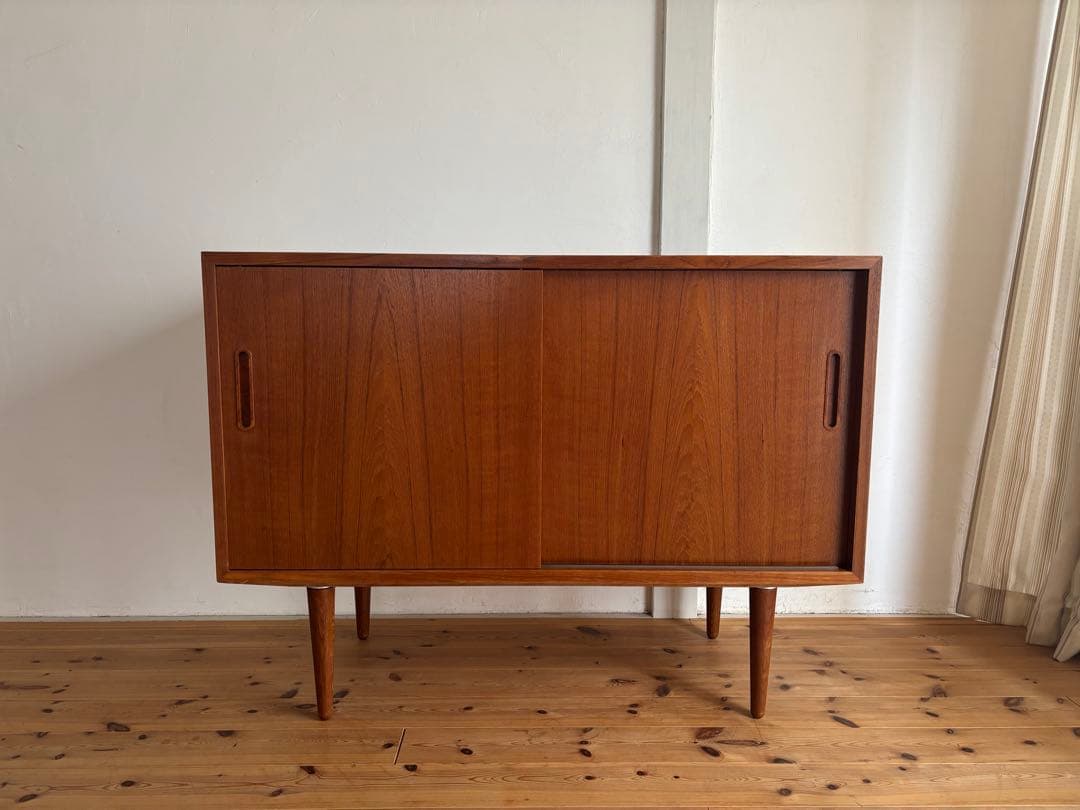 Hundevad＆Co / カルロ・イェンセン サイドボード