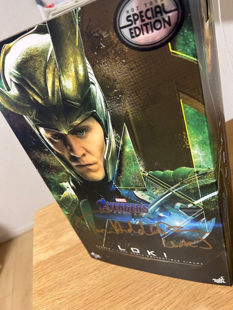 ホットトイズ　ロキ　直筆サイン入り　アベンジャーズ　エンドゲーム