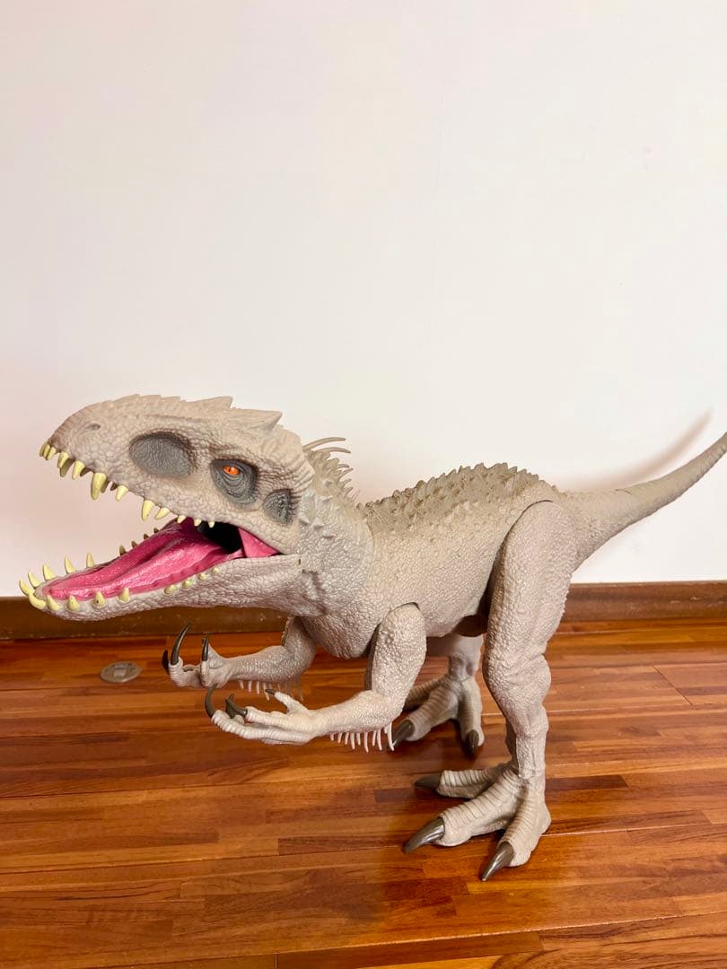 恐竜フィギュア (インドミナスレックス)グレー 大きいサイズ