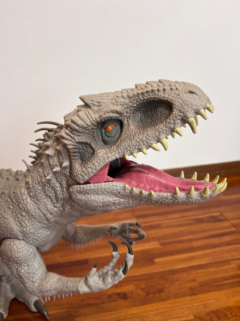 恐竜フィギュア (インドミナスレックス)グレー 大きいサイズ