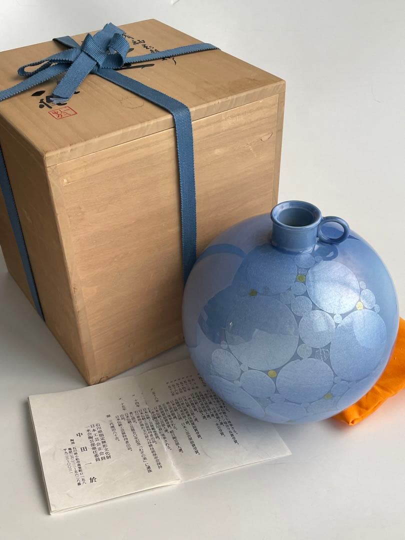 人間国宝　陶芸家　中田一於　淡青釉裏銀彩　壺　壷　九谷焼　共箱　小野珀子