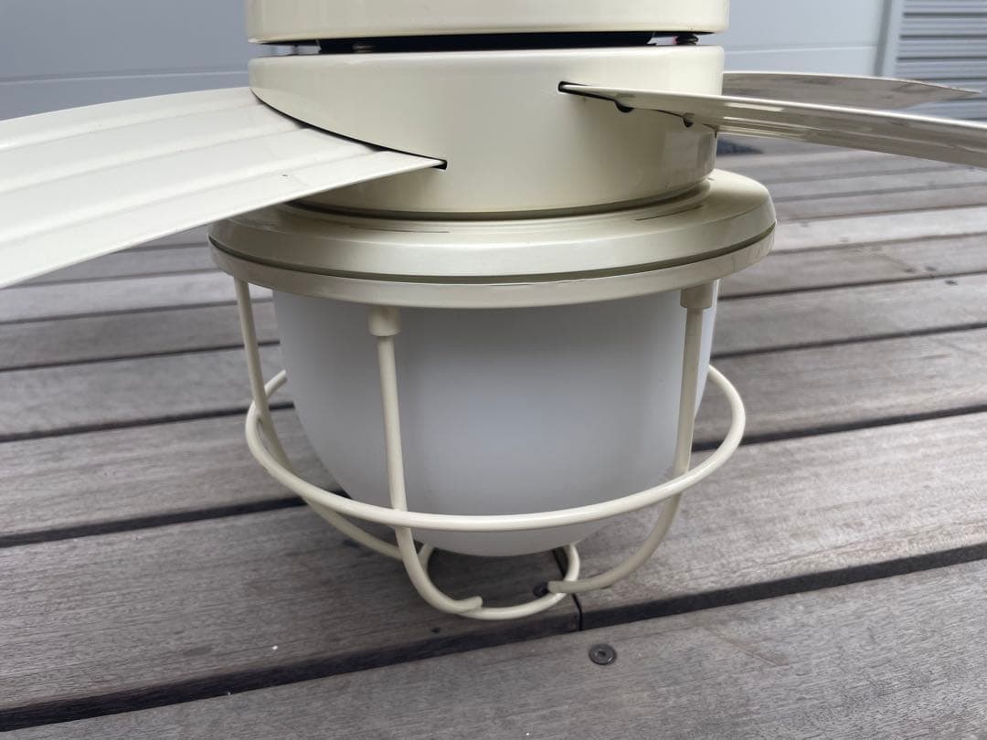 シーリングファン 4枚羽　電灯付き