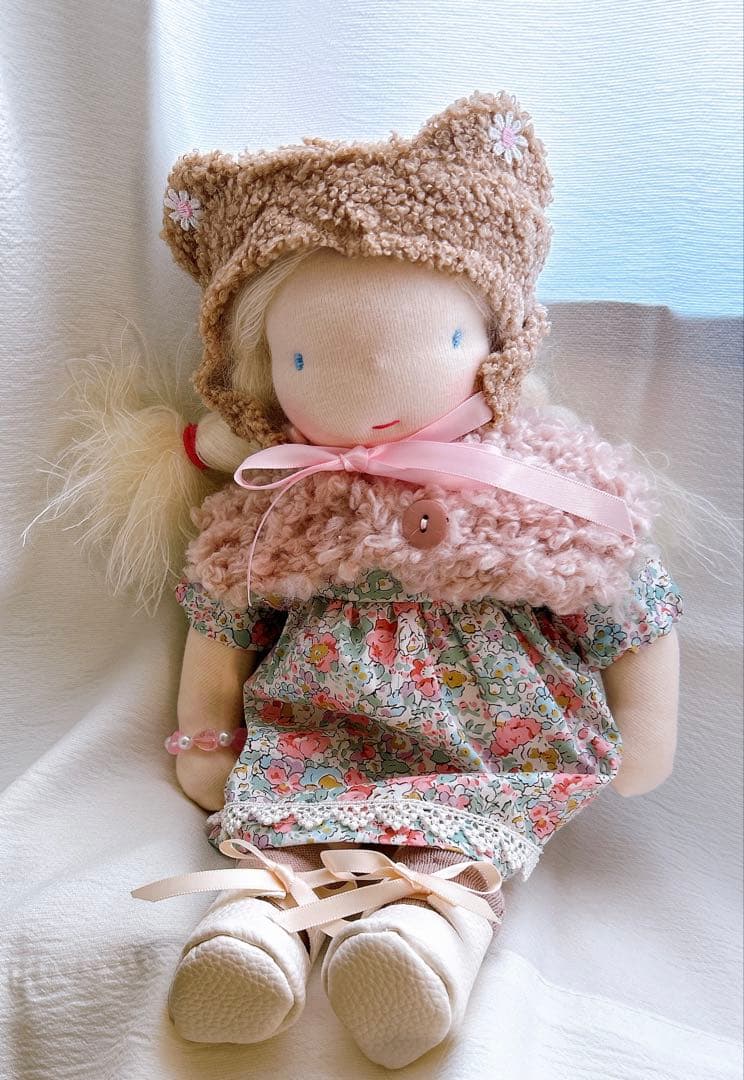 ウォルドルフ人形　白い髪の女の子